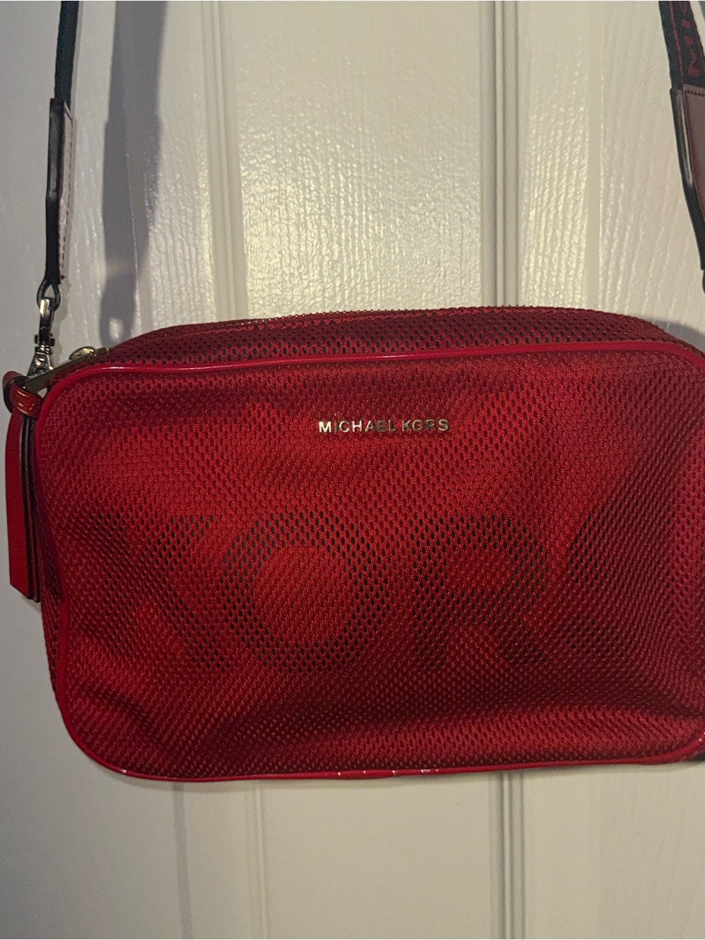 Michael Kors Red Mesh Camera Crossbody Bag Logo Strap Gold Tone - Picture 3 of 12